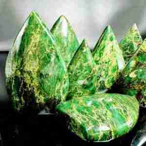 Emerald Crystal Spire Stone